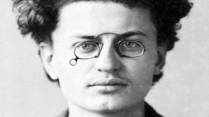 El joven Trotsky: de la pasión por los libros a la Revolución