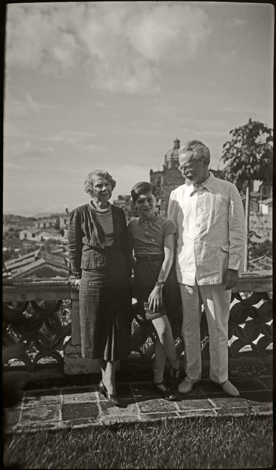 La familia Trotski en Taxco, 1939. (’Délibéré’, de la colección personal de Gilles Walusinski)