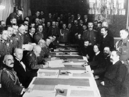 La firma del Tratado de Brest, 3 de marzo de 1918