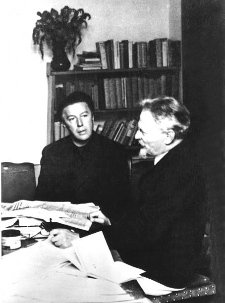 Junto al poeta y teórico del surrealismo André Breton. 