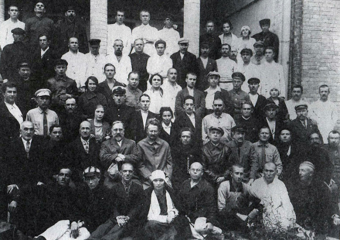 Krasnaya Zvezda, 1927, en el centro Kamenev y Trotsky