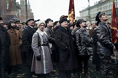Lenin y Sverdlov en Moscú (coloración Olga Shirnina)