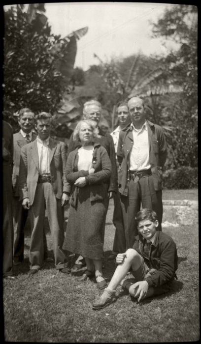 Los Trotski y gente no identificada en Taxco, 1939. (’Délibéré’, de la colección personal de Gilles Walusinski)
