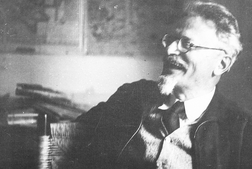 Trotsky en su oficina de trabajo en México. 