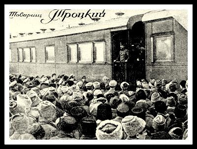 Dando un discurso desde el tren blindado (1919)