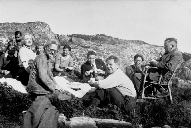 Junto a Natalia y otros amigos en Noruega, 1936